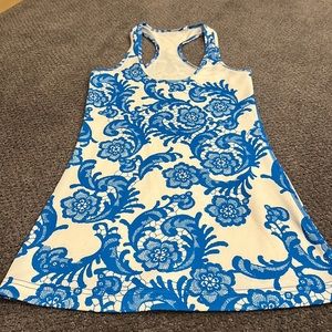 🍋LULULEMON Cool Racer Back Blue + White Floral Tank